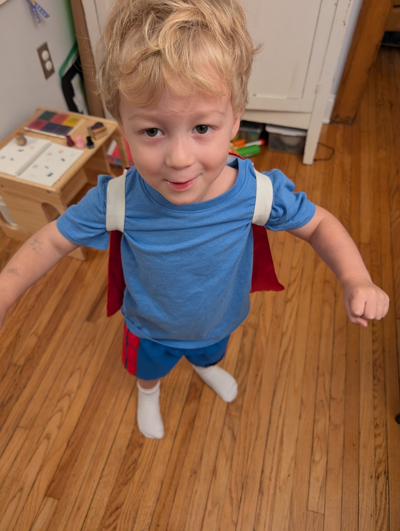 Child wearing a Super Safe Cape with under-arm safety wrap